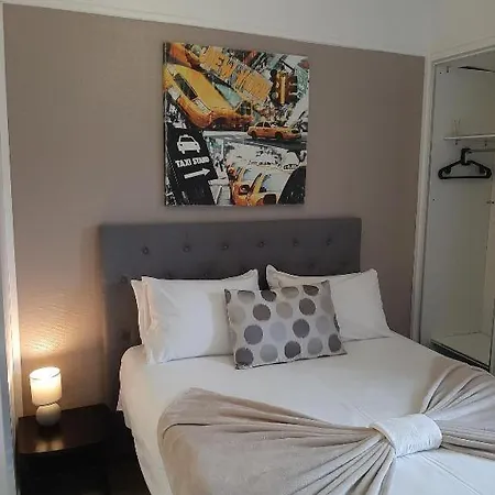 Le Petit Chateau - Hotel 2*