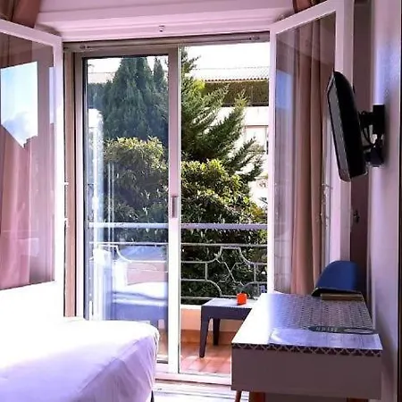 Le Petit Chateau - 2* Cannes