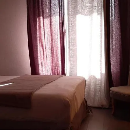 Le Petit Chateau - Hotel